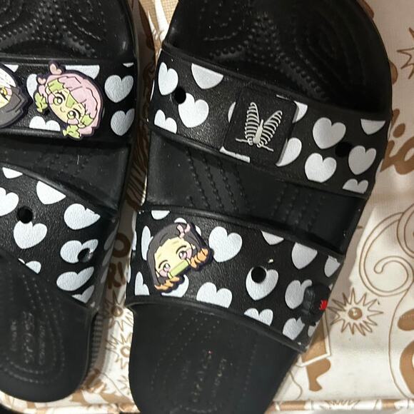 Classic Crocs Heart Print Sandal with Jibitz! - Picture 4 of 8